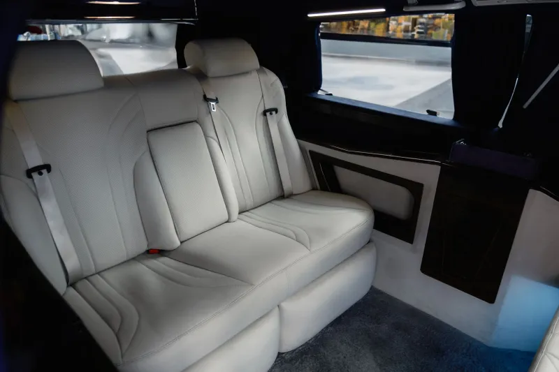The Cognitive Edge: How a Luxury Vehicle's Interior Environment Shapes Business Conversations in Ho Chi Minh City