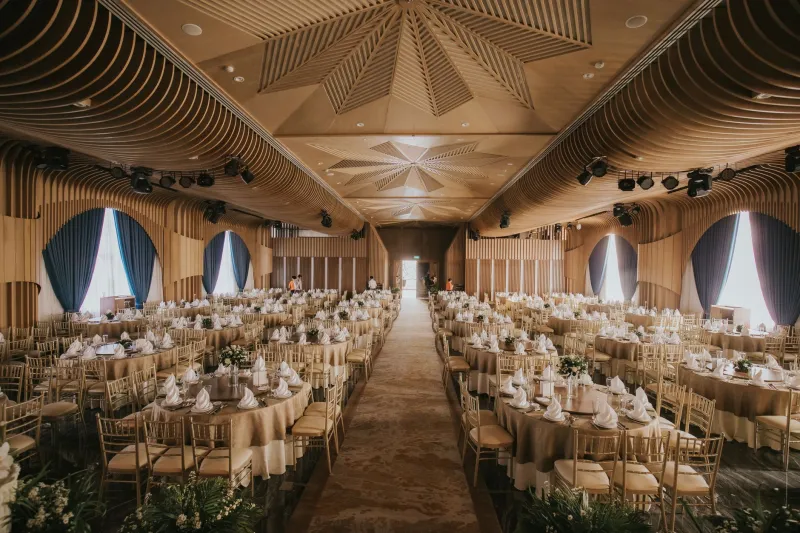 Command the Conference Circuit: How Flawless Ground Transportation Gives Executives the Edge on Saigon's Most Demanding Event Days