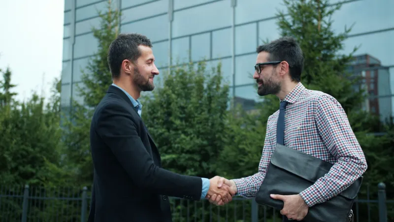 The Opening Exchange: How Your First Conversation With Your Driver Defines Every Ride That Follows