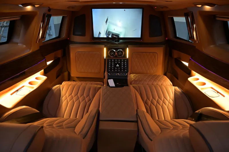 The Quiet Room on Wheels: How Strategic Silence Inside a Luxury Limousine Wins More Deals Than Any Boardroom Monologue